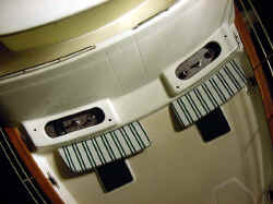 c00991.jpg (51652 bytes)